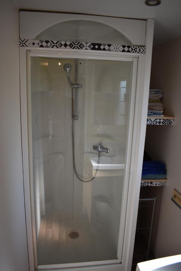 Mobil-Home Sur Terrain Bucolique Hyeres Exterior photo